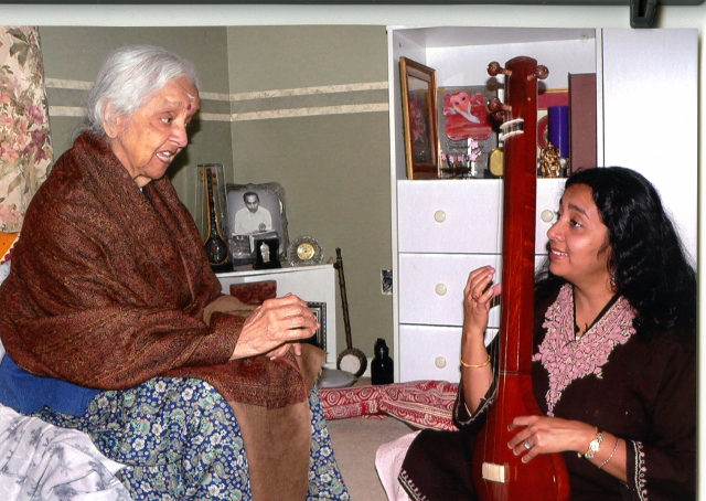 Master Hindustani vocalist Lakshmi Shankar (left) and her 2012 apprentice Dayita Datta.