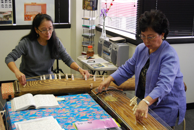 Master artist Katsuko Teruya Arakawa (right) and apprentice Pamela Joy Afuso playing the Okinawan kutuu.