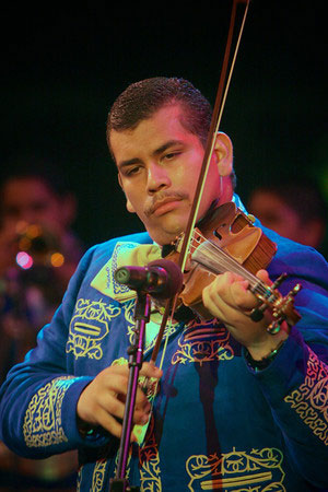 Fabian Narez performs with Mariachi Tesoro
