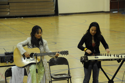 String instruments of the East and West: Teaching and performing for the youth are Unity Nguyen on guitar and Vanessa Vo Van Anh on dan tranh, a 16-stringed zither.