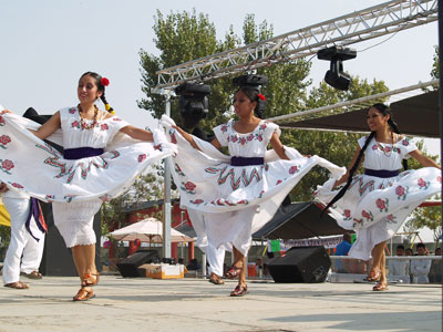 Mexican folklorico dancers at Centro de Unidad Popular Benito Juarez, Inc.'s 2009 Guelagetza celebration.