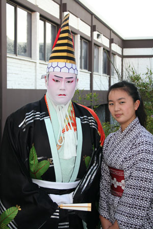 Photo of master Kabuki performer Gankyo Nakamura (left) with his 2010 apprentice Lea Sachiko Yamaguchi