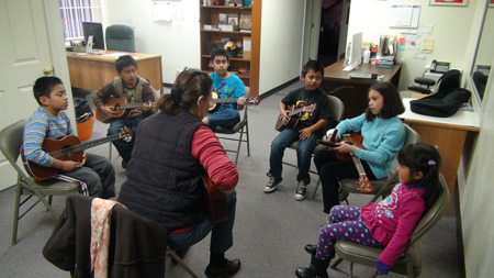 Patricia Wells leads a guitar class at Teatro de la Tierra as part of their Generaciones project.