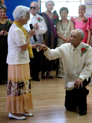 Photo of the Hi Fi Haranas intergenerational cultural exchange at the Pilipino Workers Center